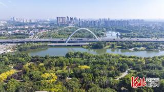 一泓碧水绕城流