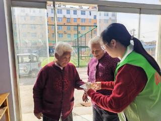 “乐龄无忧·金秋送福” ——济南市莱芜区凤城街道社工站举办重阳节社区活动