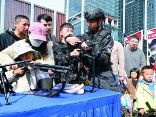 市公安局常态化警营开放活动举行