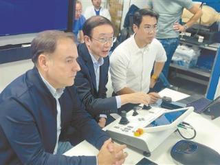 厦心医院实现手术"跨洲同台" 全球首例跨国机器人心脏介入手术成功完成