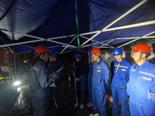 南方电网毕节市郊供电局:深夜攻坚环网柜改造 守护万家光明