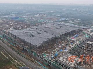 西部在建最大高铁站站房主体结构完工 西安东站建设加速推进