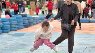 东营市东营区第二实验幼儿园邹城路分园开展中班组家长开放日暨亲子趣运会活动