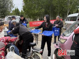 高邑县法院:送法赶大集 普法暖民心