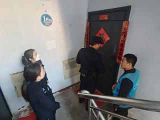 济南市莱芜区凤城街道孟花园社区:入户宣传筑防线 反邪意识入人心
