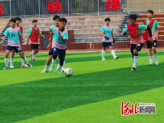 新乐市第二实验学校勇夺该市中小学校园足球联赛初中组冠军