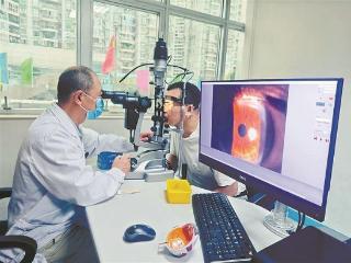 被筋膜枪“振”伤眼球 男子视力骤降影响生活