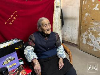 五代同堂、自己洗衣煮饭!池州两位百岁老人的长寿人生,藏着这些生活密码