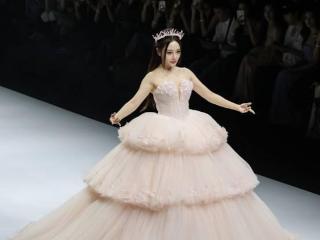 春夏上海时装周:她们优雅演绎“缪斯协奏曲”