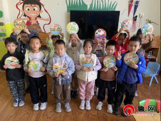 诗画交融,童心绘古韵——德州天衢新区抬头寺镇育英幼儿园开展“古诗贴贴乐 创意画出来”手工活动