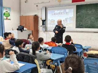 交通安全我知道——济南市景山小学推出特色班本课程