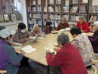 书香岳程丨菏泽鲁西新区岳程街道:重阳听书品书香 银发共读暖人心