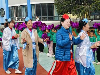 祖孙同乐 薛峰幼儿园里庆重阳