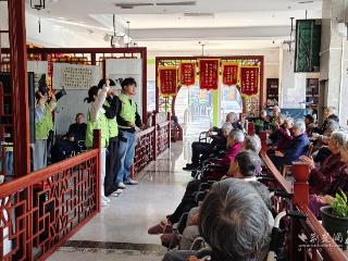 重阳暖银龄!高校志愿者走进敬老院践温情