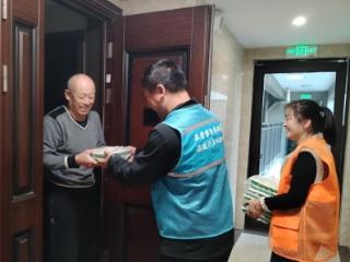 济宁太白湖新区许庄街道古桥社区开展“情暖夕阳红 欢乐过重阳”活动