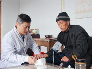 惠民县麻店镇卫生院开展关爱独居、五保老人上门体检活动