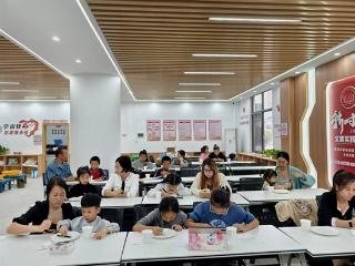 铅山县鹅湖镇:非遗护苗润童心 亲子陶艺伴成长