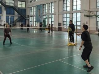 淄博六中:活力全开 谁“羽”争锋