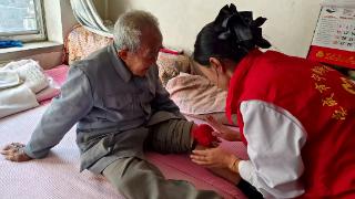 宁津街道卫生院开展重阳节家医入户送健康服务