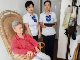 建设银行婺源支行“张富清金融服务队”上门服务暖人心