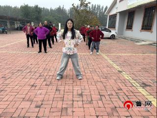 德州天衢新区抬头寺镇开展“慢练八段锦 静享健身乐”主题活动