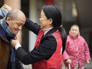 江西奉新:冬日送温暖 志愿在行动