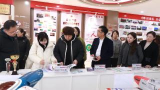 山东省教育厅到岳峰小学调研阅读写字工作