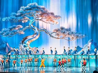 央视春晚上演“人机大战” 塔沟小子双线演绎“武”出新高度