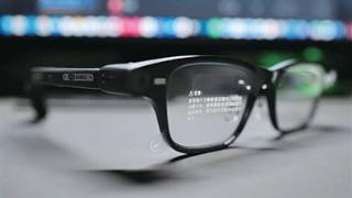 我带着一款AI眼镜回家过年