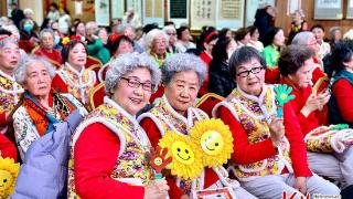 新春走基层|“银发春晚”英姿展 金色年华欢乐多