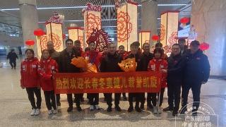暖迎“空中英雄” 五朝元老齐广璞与小将李天马回家!