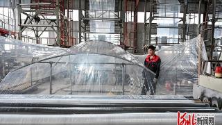 加紧生产助春耕