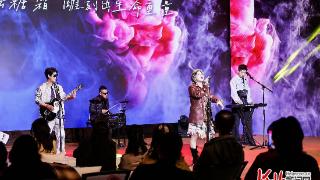 纵览原创 | 摇滚乐队主唱、医学博士、脱口秀演员,河北42岁女医生活出“多边形”人生