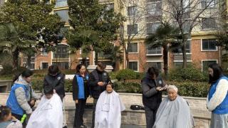 济宁市任城区南张街道悦心社区开展“雷锋精神践初心 义剪服务暖民心”志愿服务活动