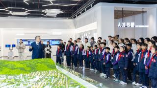 激扬青春力量 李校堃院士在基因药谷宣讲两会精神