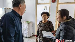 秦皇岛市海港区新一街社区开展“敲门行动”情暖高龄老人