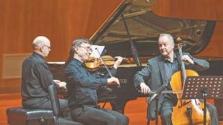 三位大师奏响琴岛 德国莱比锡三重奏音乐会举办