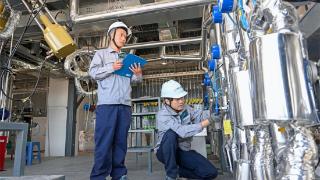 走进燕赵绿色化工实验室