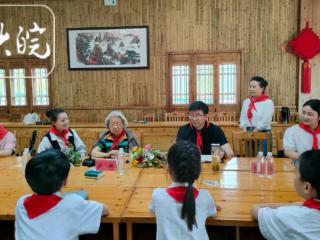 六一儿童节,作家石楠在潜山与小学生分享创作心得