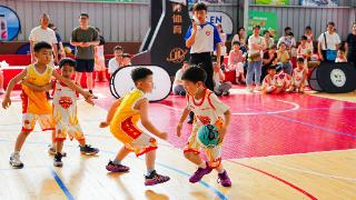 谁是最萌“灌篮高手”？“奔跑吧·少年”2026年郑州市幼儿篮球联赛开赛