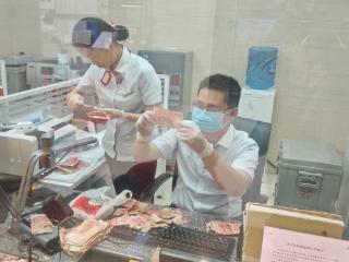 “霉变”养老钱重获新生 工行贵阳清镇支行暖心守护十余载积蓄
