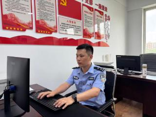 一名不会游泳的民警 一次没有犹豫的救援