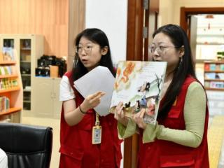 以爱为眸共绘光明 吉林省图书馆开展明盲文对照绘本制作志愿活动