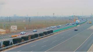 新元高速机场互通出口路段交安改造顺利完工并投入使用