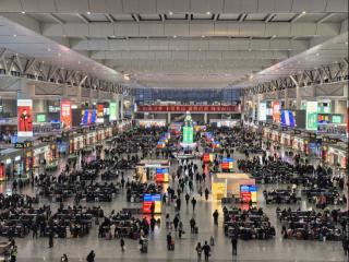 上海四大火车站开启“通宵模式”，候车室同步24小时开放