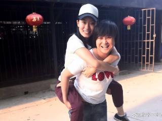 狗仔曝张小斐爆红内幕：贾玲不遗余力捧10年，两人暧昧细节曝光！