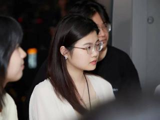 靠玩手机创业，20岁大学生收入超大厂