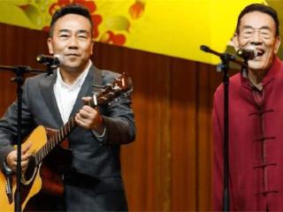 杨少华追悼会现场：长子神情凝重太憔悴，杨议跷二郎腿商议后事