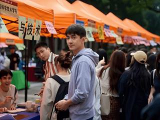 “本升专”的年轻人，比你想象中清醒