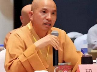 印乐法师担任少林寺住持后首露面，在方丈室外被偶遇，非常低调